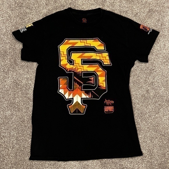 Men’s San Francisco Giants Urban Aztec Short Sleeve Black Shirt Size Small - Picture 1 of 5
